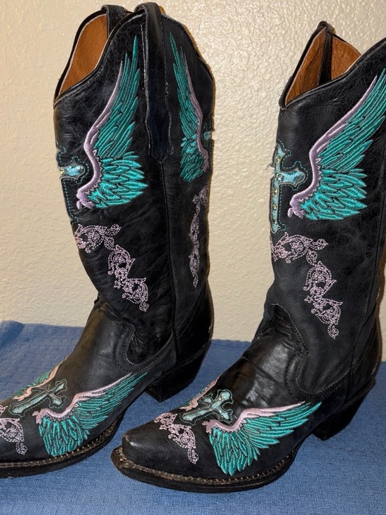 Soto Shoes - Black Women's Embroidered Winged Heeled Cowboy Boots